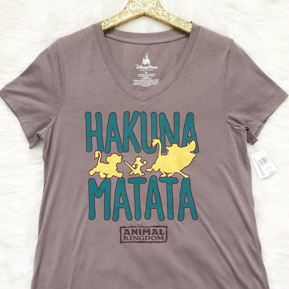 Disney Parks Animal Kingdom Hakuna Matata V-Neck T Shirt Medium New - Picture 1 of 9
